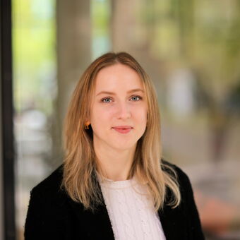 Ein Foto der Mitarbeiterin Maria Fabisch