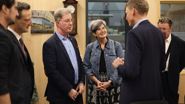 Menschen unterhalten sich