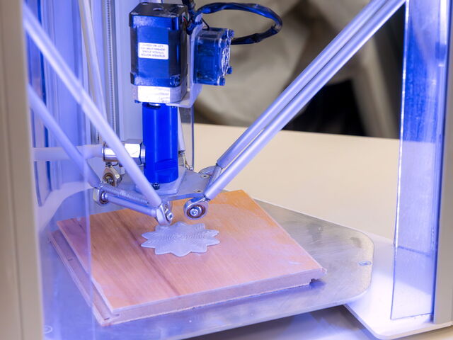 Erste Schicht im 3D-Druck-Prozess