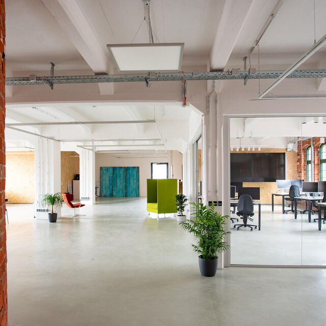 Blick ins CELSIUZ, Backsteingebäude, modern