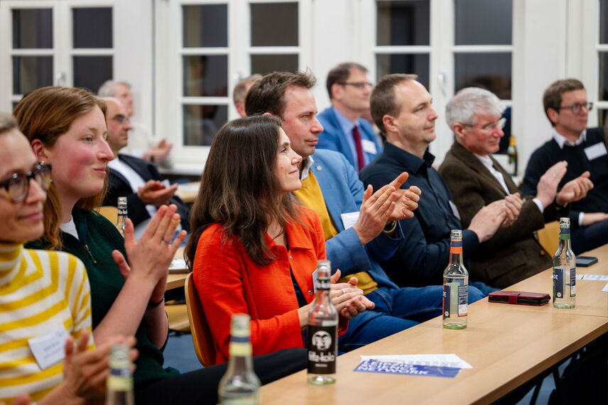 Ein Blick auf das klatschende Publikum