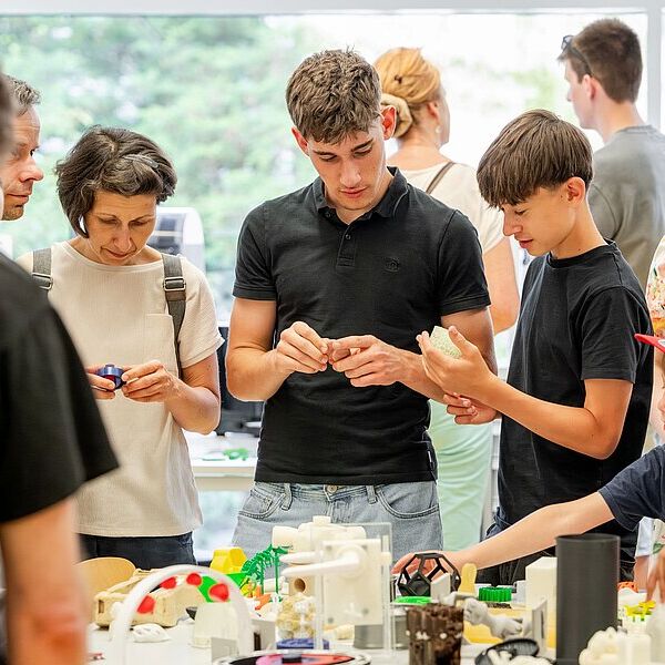 Im 3D-Druck-Labor sahen Interessierte, was man damit anfangen kann (Foto: Saskia Pramor/HTWK Leipzig) Im 3D-Druck-Labor sahen Interessierte, was man damit anfangen kann (Foto: Saskia Pramor/HTWK Leipzig)