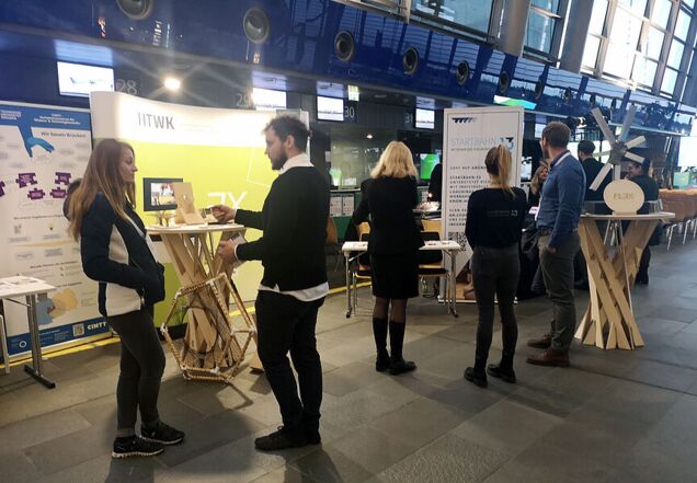 Zu sehen sind Besuchende auf der Transfermesse von FutureSax (Foto: Yvonne Hahn/HTWK Leipzig)