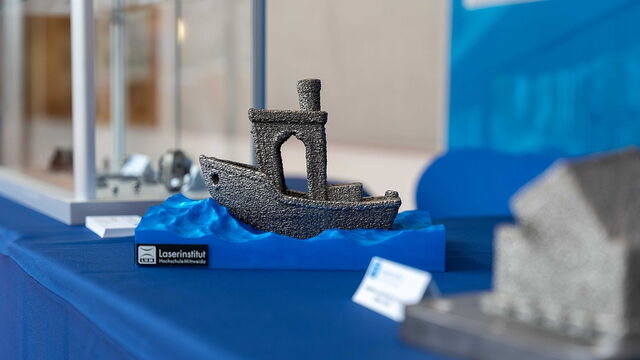 Demonstratoren auf einem Standtisch