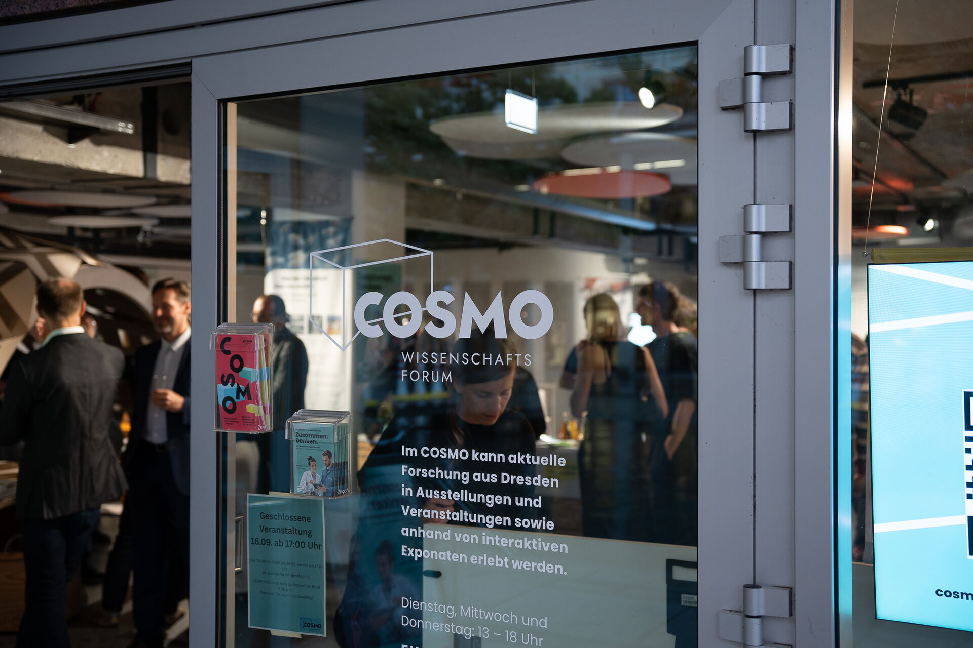 Die Tür des COSMO Wissenschaftsforum