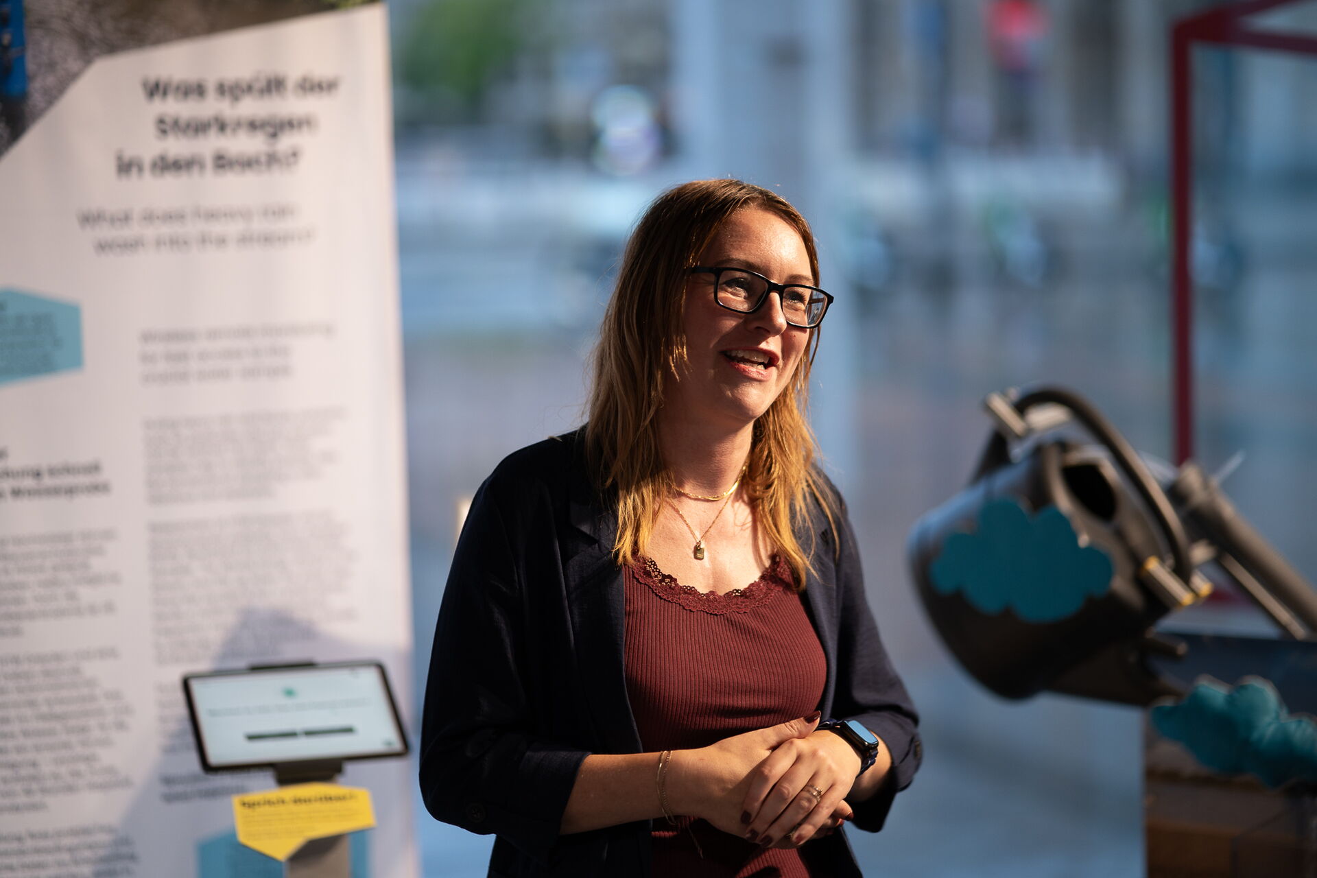 Nicole Jäpel bei ihrem Kurzvortrag zum Wasserprobensammler