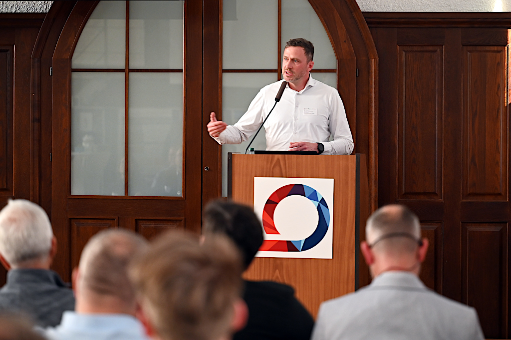 Martin Hiersemann  (Hiersemann Prozessautomation GmbH) bei seinem Vortrag