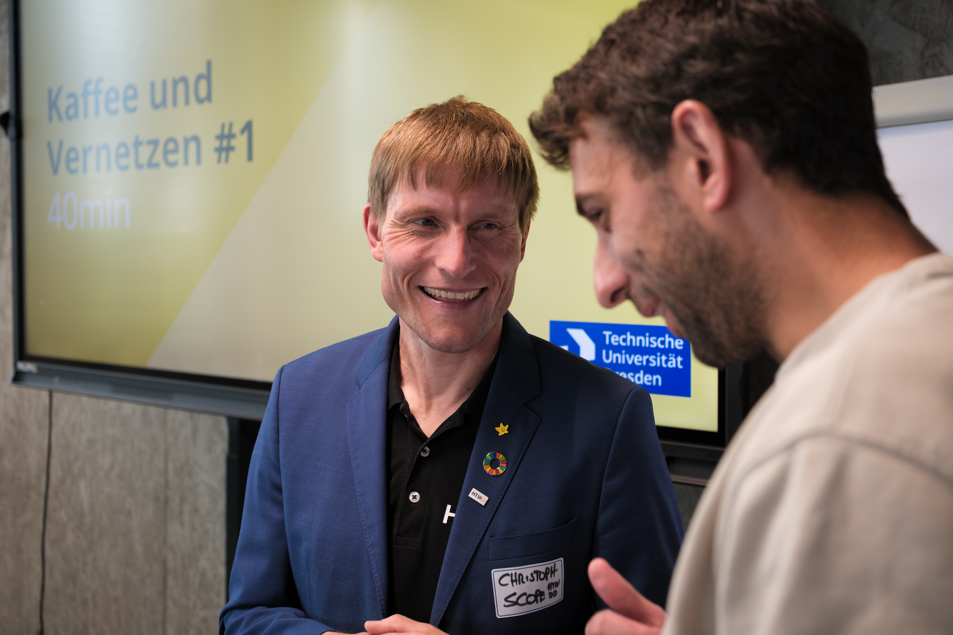 Prof. Dr. Christoph Scope mit einem anderen Teilnehmer der Sustainable Coffee Hour