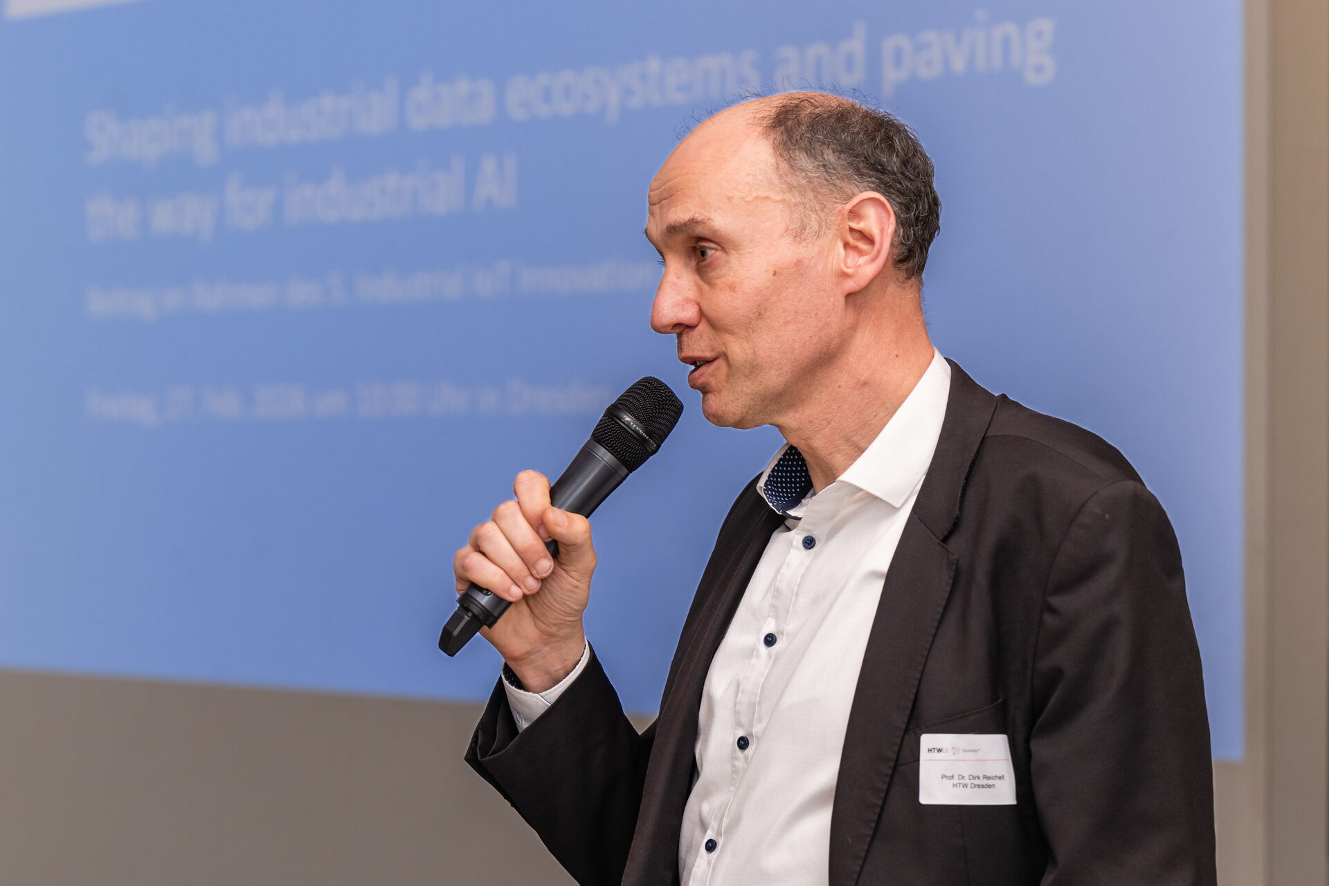 Dirk Reichelt bei der Präsentation des AAS Research Hubs der IDTA