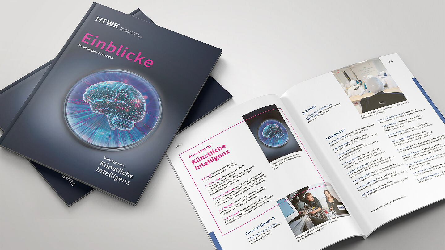 eine geschlossene und eine offene Ausgabe des Magazins liegen nebeneinander