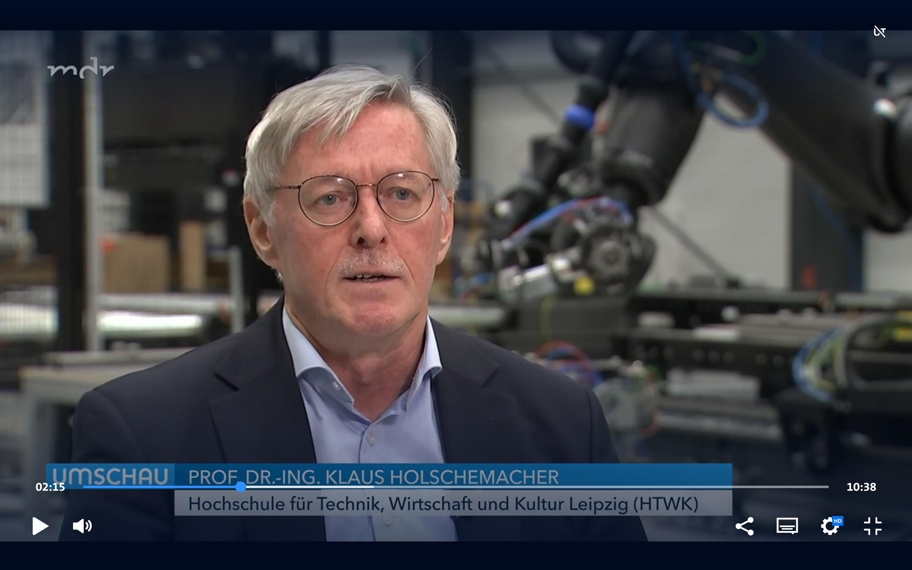Das Bild zeigt einen Screenshot des MDR-Umschau-Beitrags von Thomas Falkner: Zu sehen ist HTWK-Professor Klaus Holschemacher.