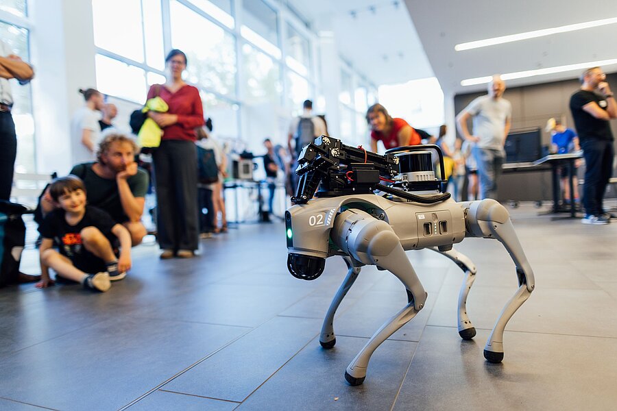 Der neue Roboter-Hund (Foto: Christian Hüller/HTWK Leipzig)