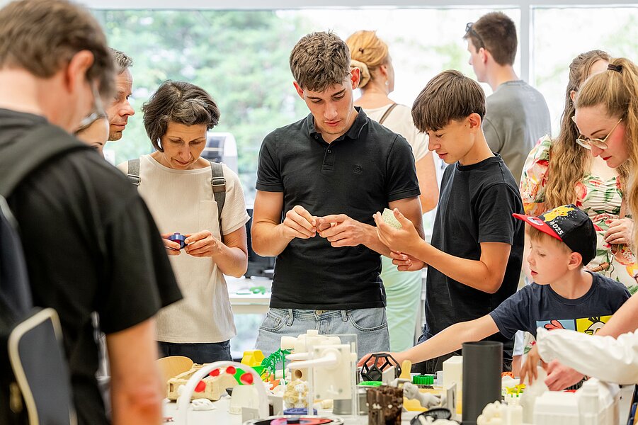 Im 3D-Druck-Labor sahen Interessierte, was man damit anfangen kann (Foto: Saskia Pramor/HTWK Leipzig)