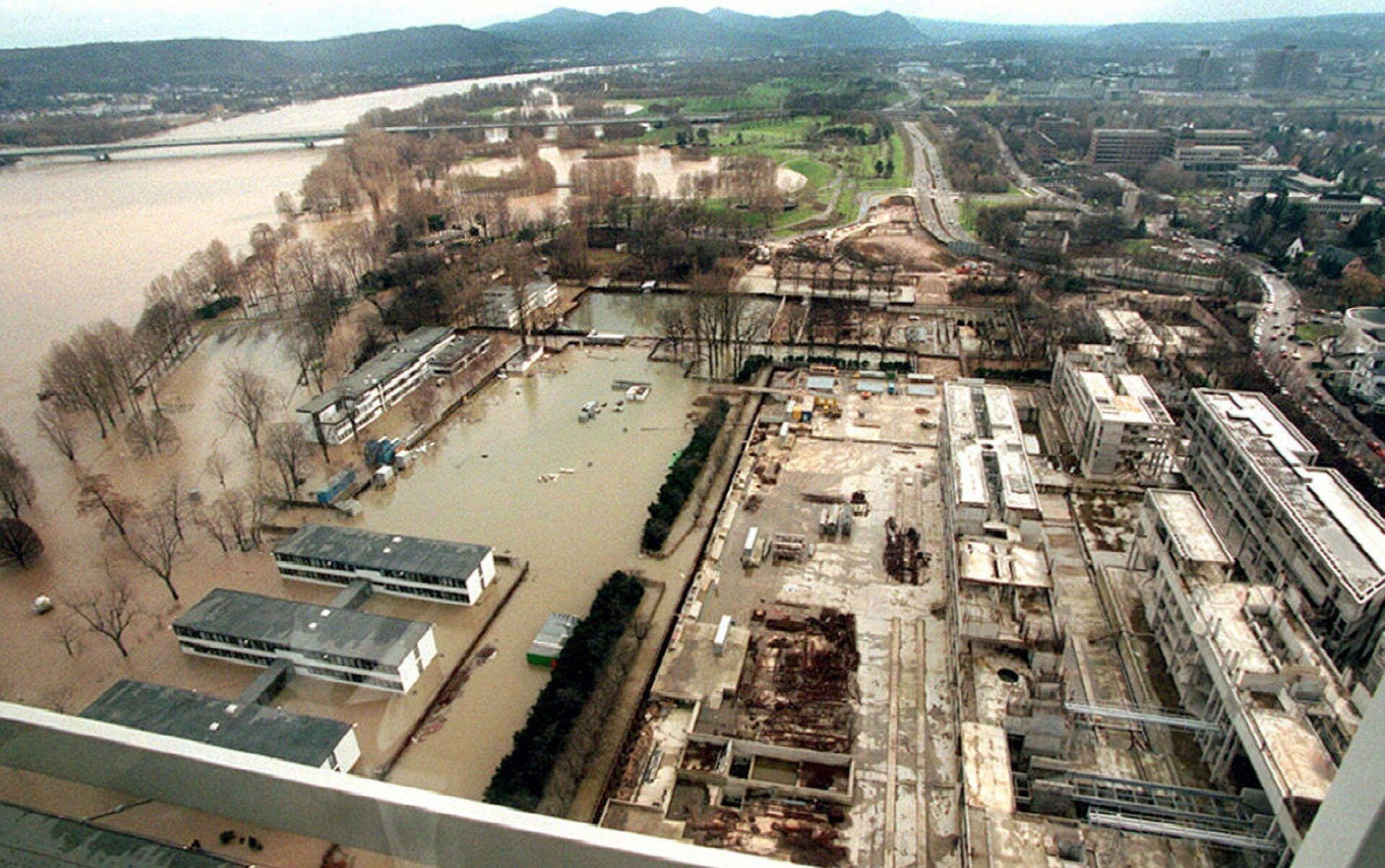 Überflutete Baustelle mit Schadensfall Auftrieb