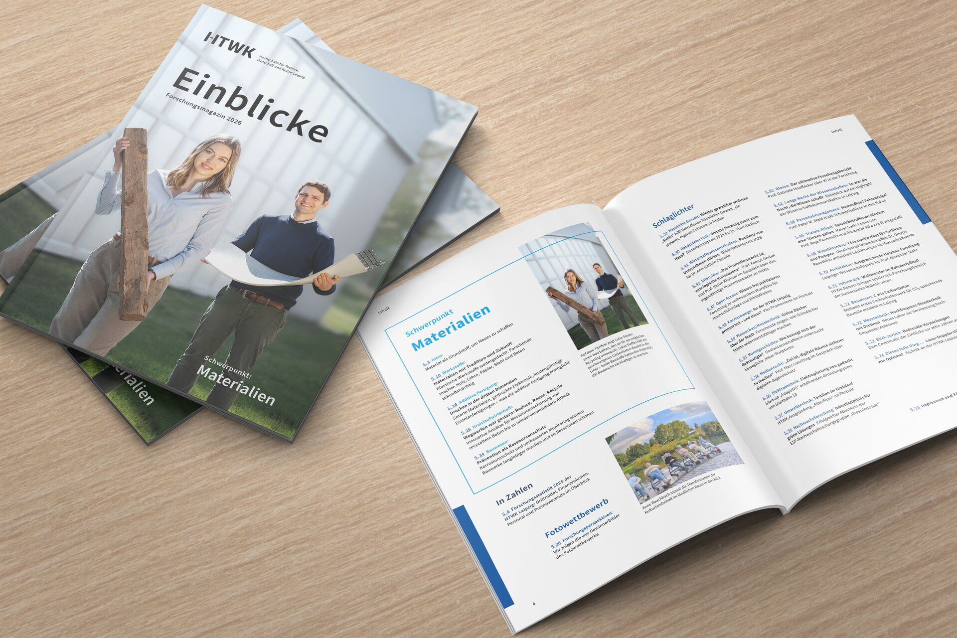 Das Magazin Einblicke 2026 liegt auf einem Tisch
