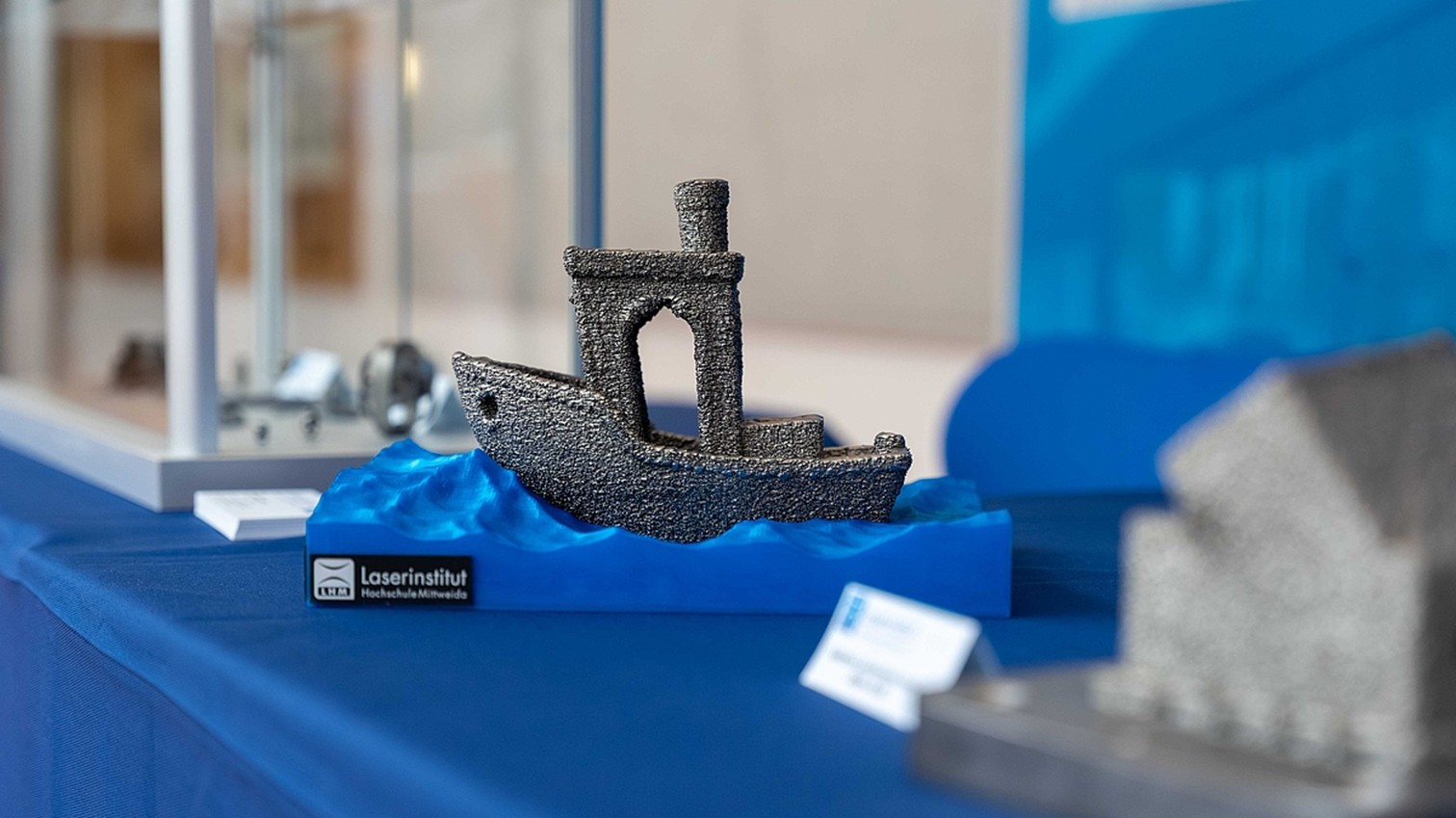 Demonstratoren auf einem Standtisch