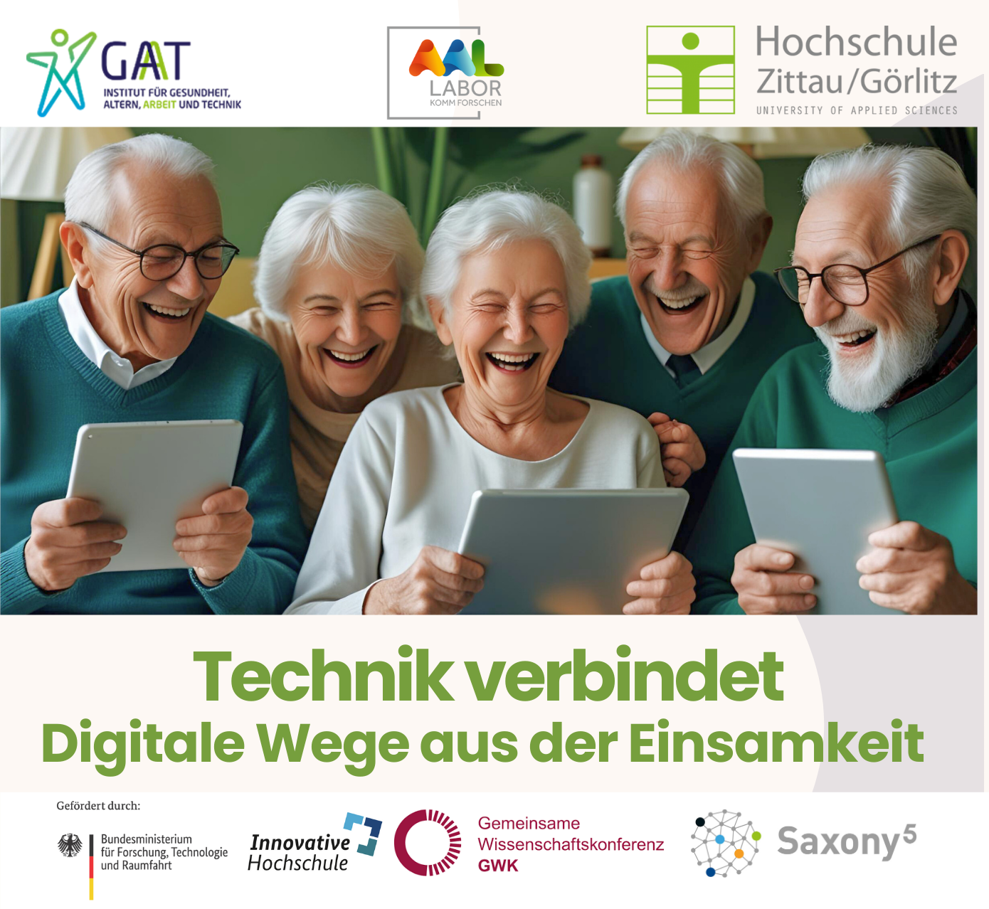 Senioren sitzen mit Tablets zusammen